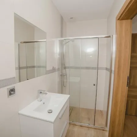 Goscinne Amir ホームステイ