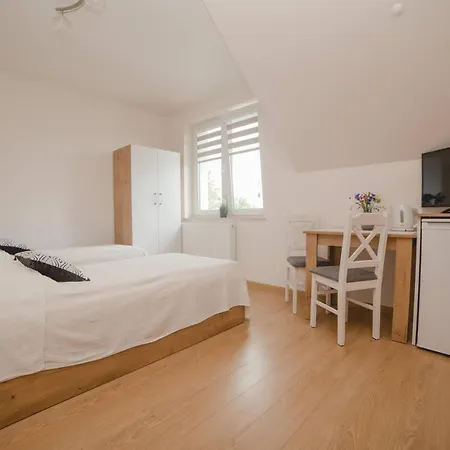 Goscinne Amir ホームステイ Karwieńskie Błoto