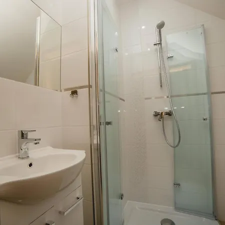 ホームステイ Goscinne Amir